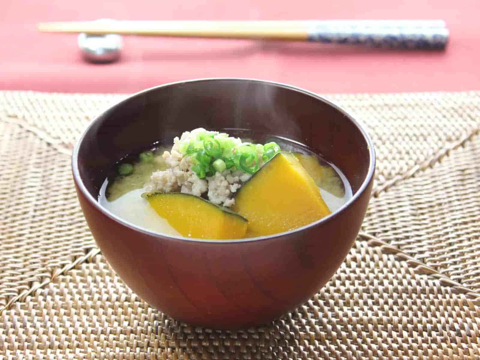 かぼちゃとひき肉のみそ汁