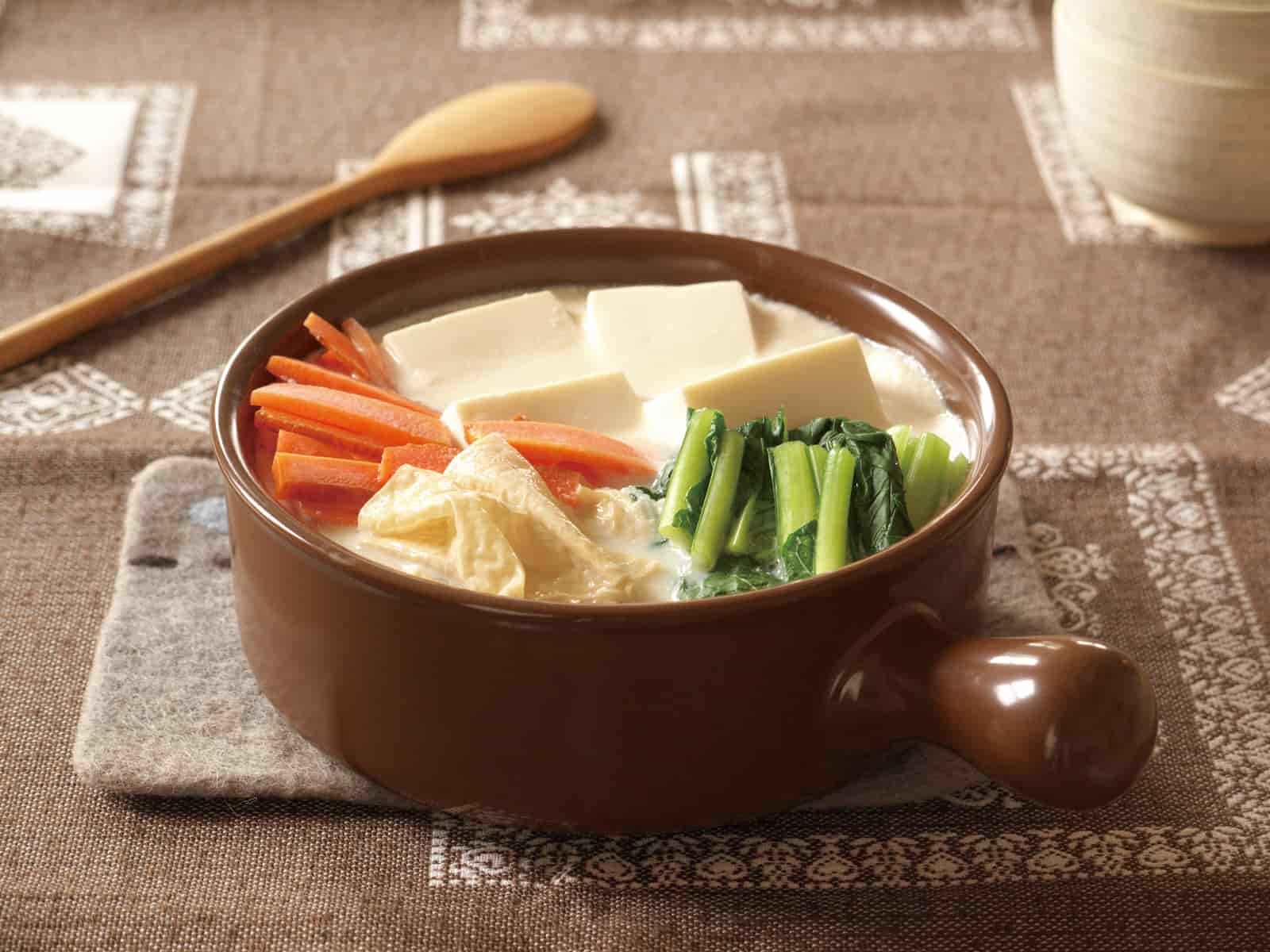 豆腐と湯葉のヘルシー豆乳みそ鍋