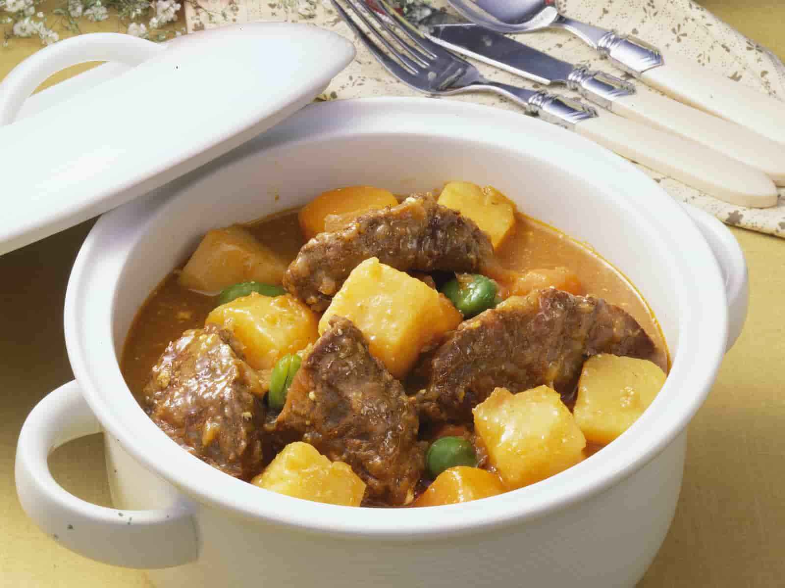 じゃがいもと牛肉のカレー煮込み