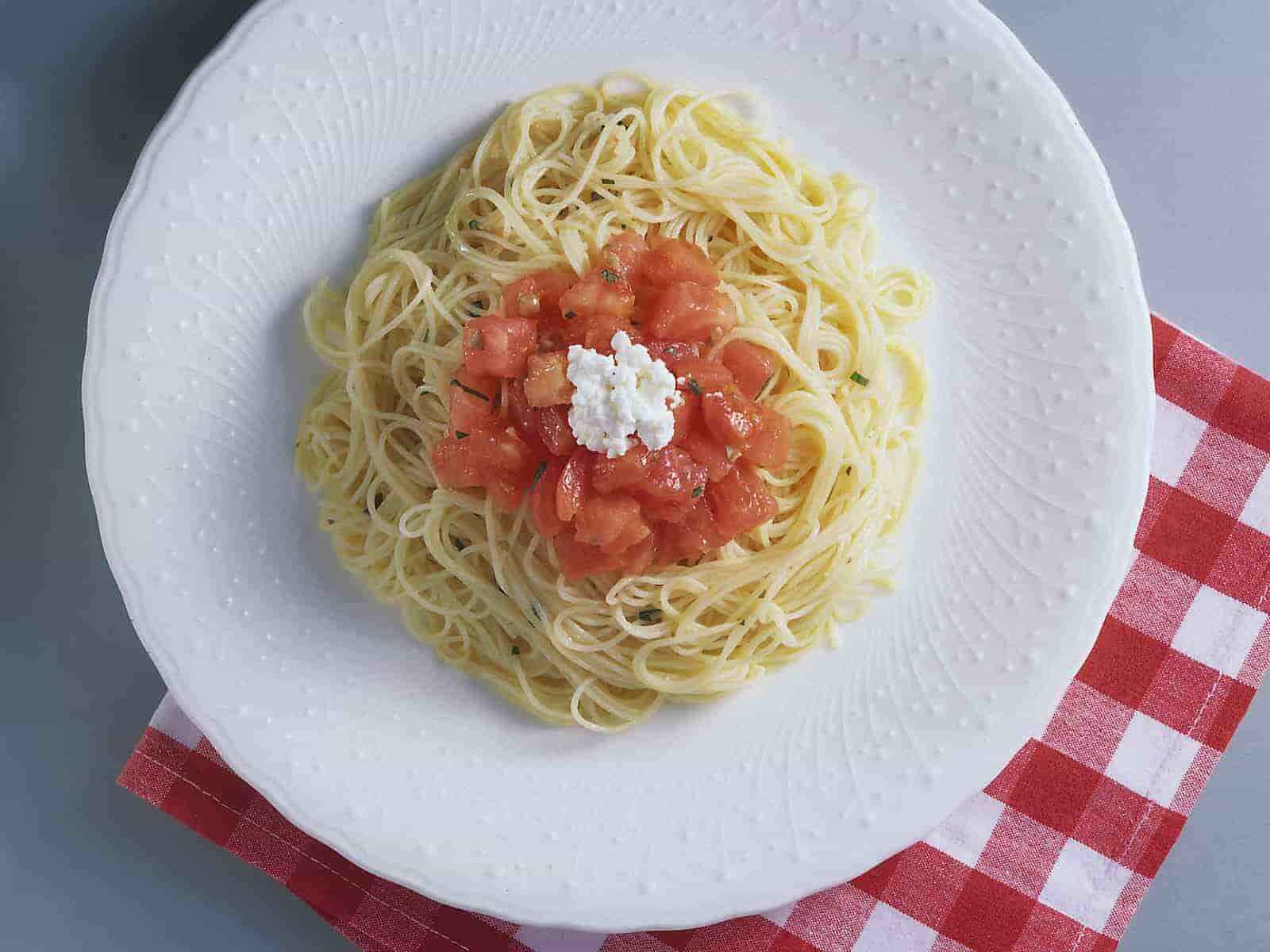 トマトとバジルの冷製カッペリーニの作り方 美容と健康の読みものと管理栄養士監修レシピ ボブとアンジー