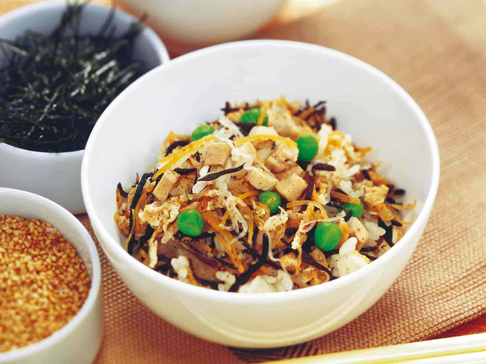 高野豆腐とひじきの混ぜご飯
