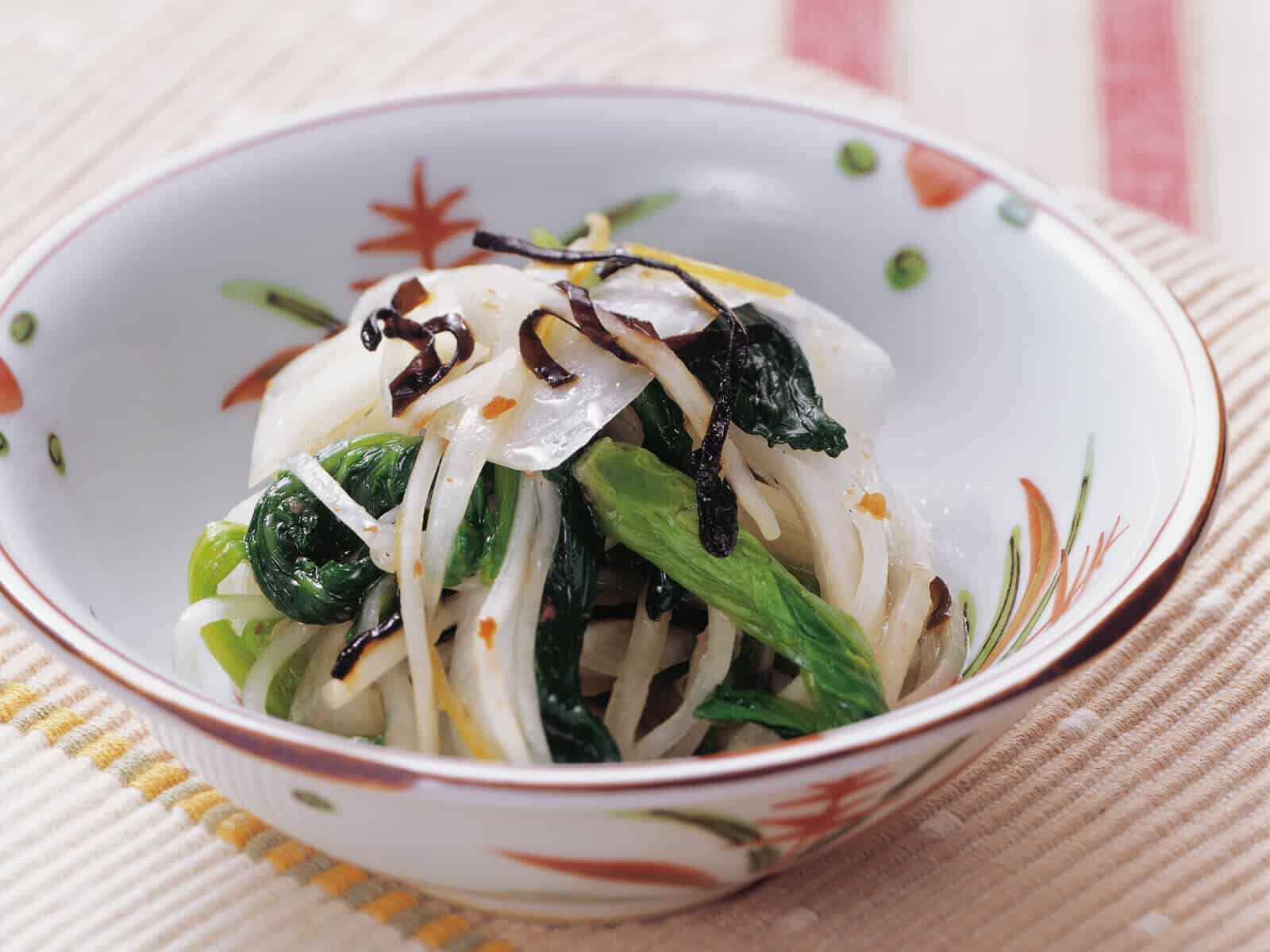 大根とほうれん草のサラダ梅風味