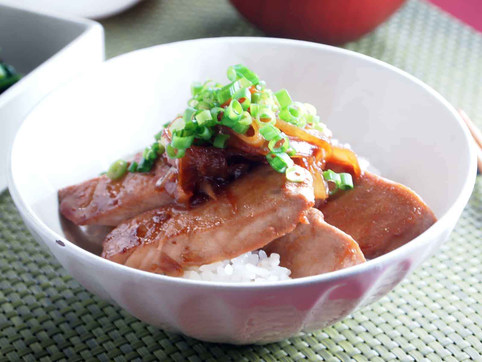 梅まぐろステーキ丼