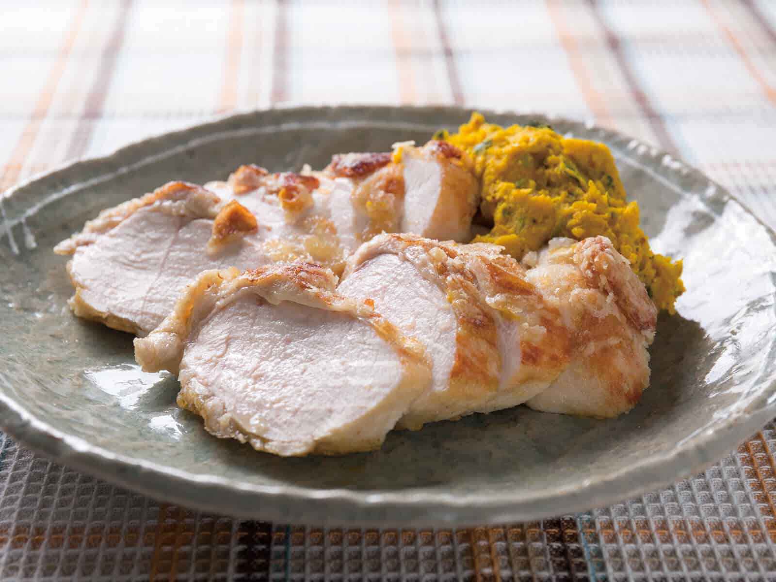 カリカリしっとりむね肉ステーキとマッシュかぼちゃ