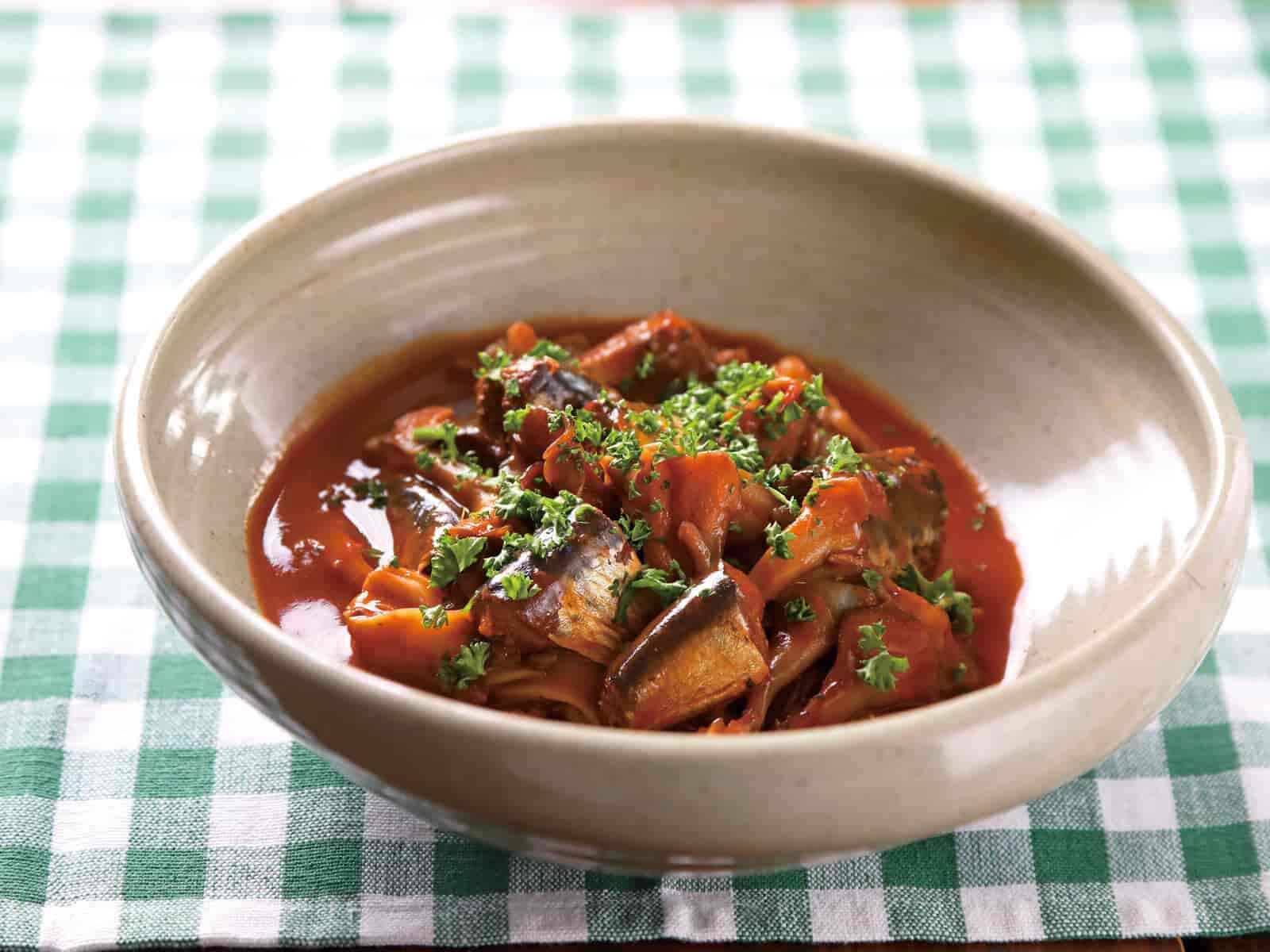 まいたけといわし缶のトマト煮