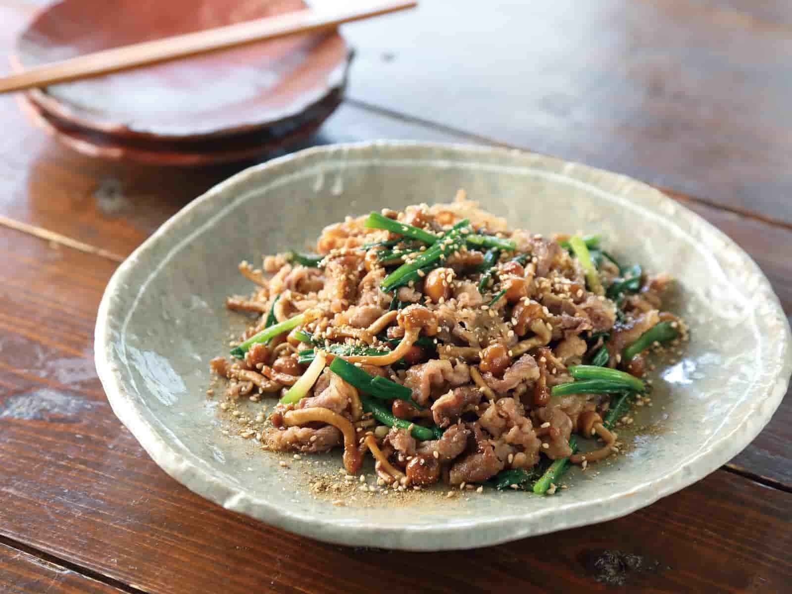 なめこと牛肉のごま山椒炒め