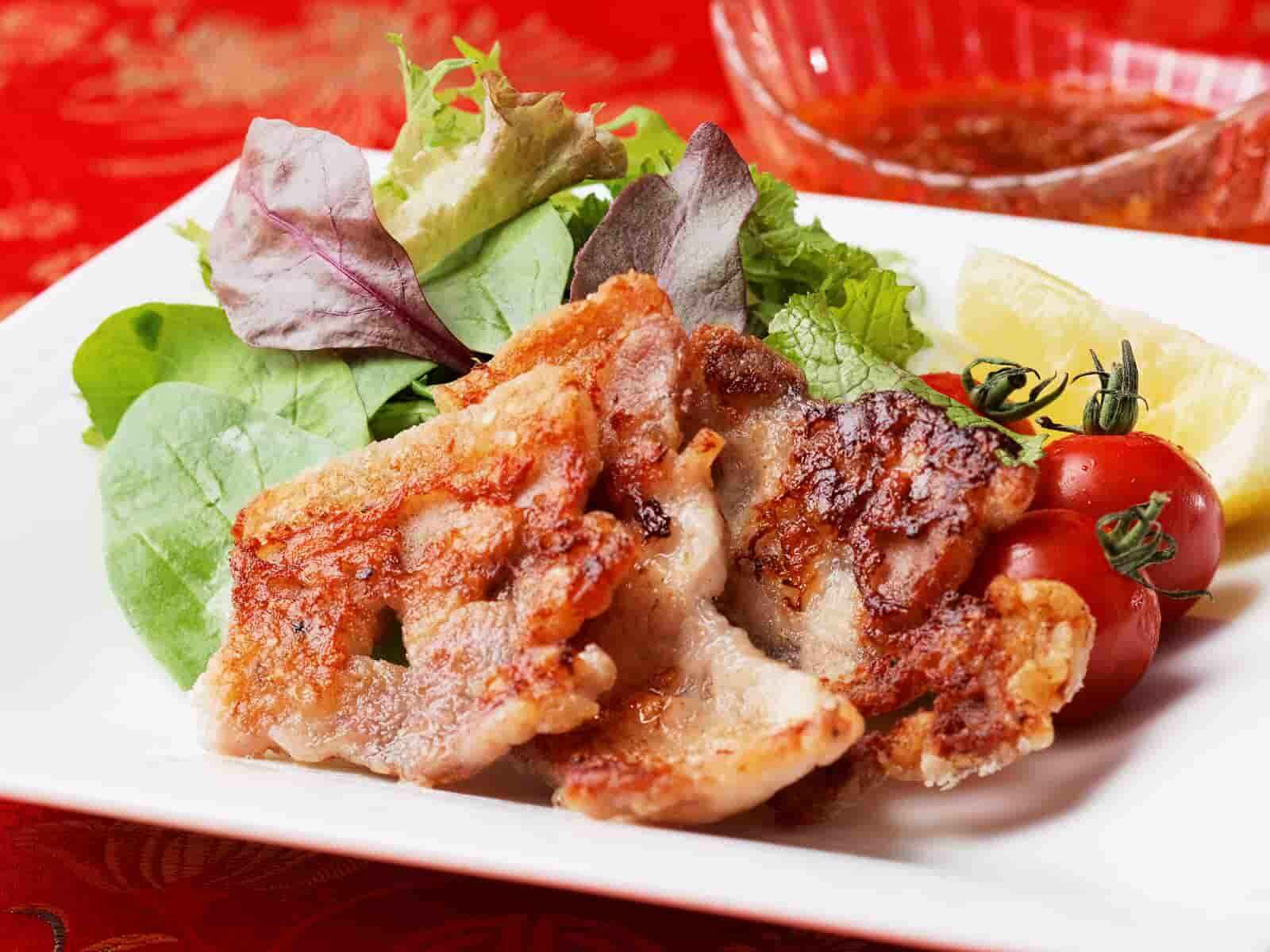 豚肉のサラダ・ピリ辛ねぎソース添え