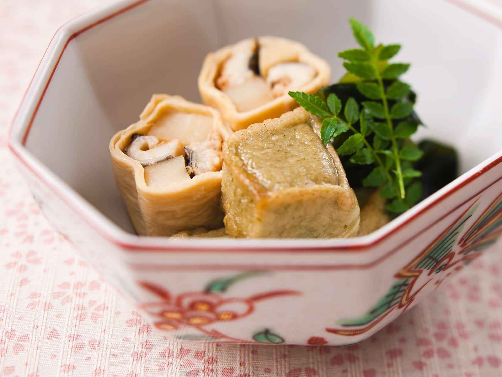 焼きあなごの生湯葉巻きと生麩の煮物