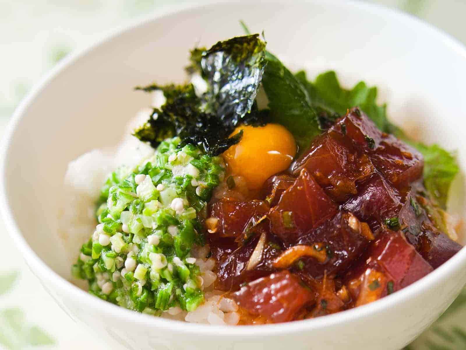  韓国風まぐろのとろとろ丼