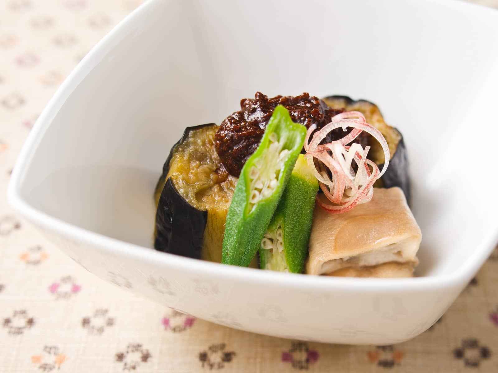 夏野菜の鶏そぼろみそがけ