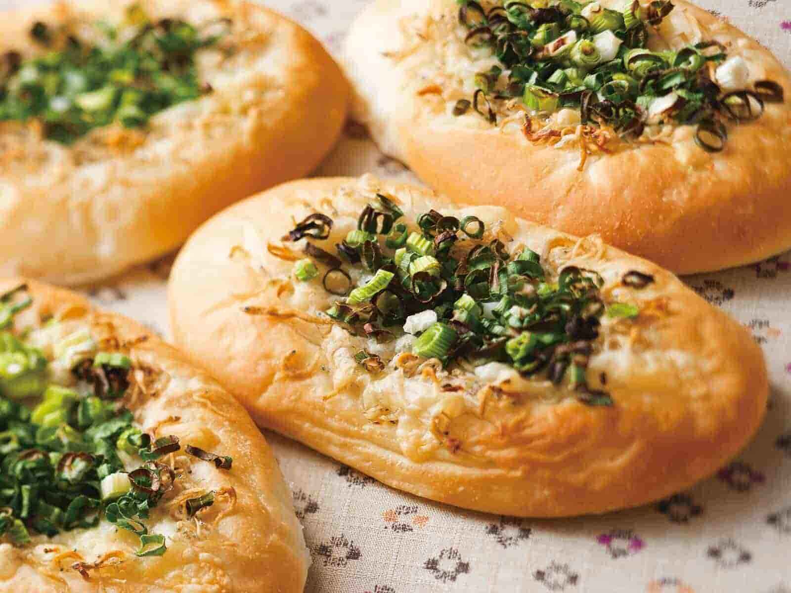 ちりめんじゃこと青ねぎの和風パン