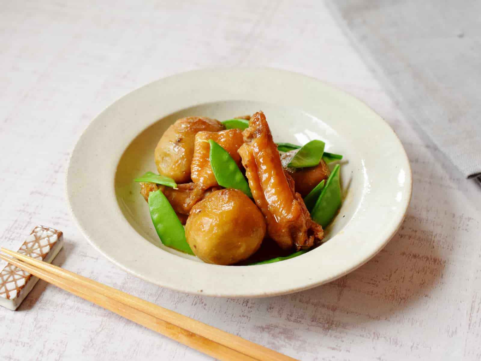 里いもと鶏手羽の煮物