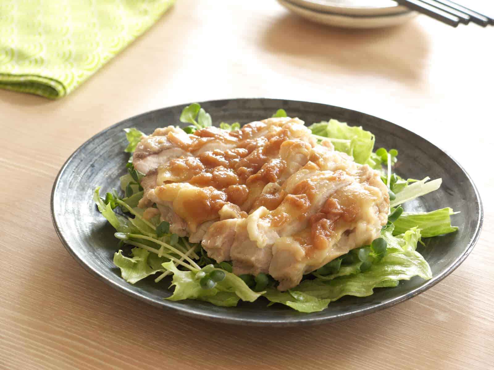 鶏肉のレンジ蒸し梅風味