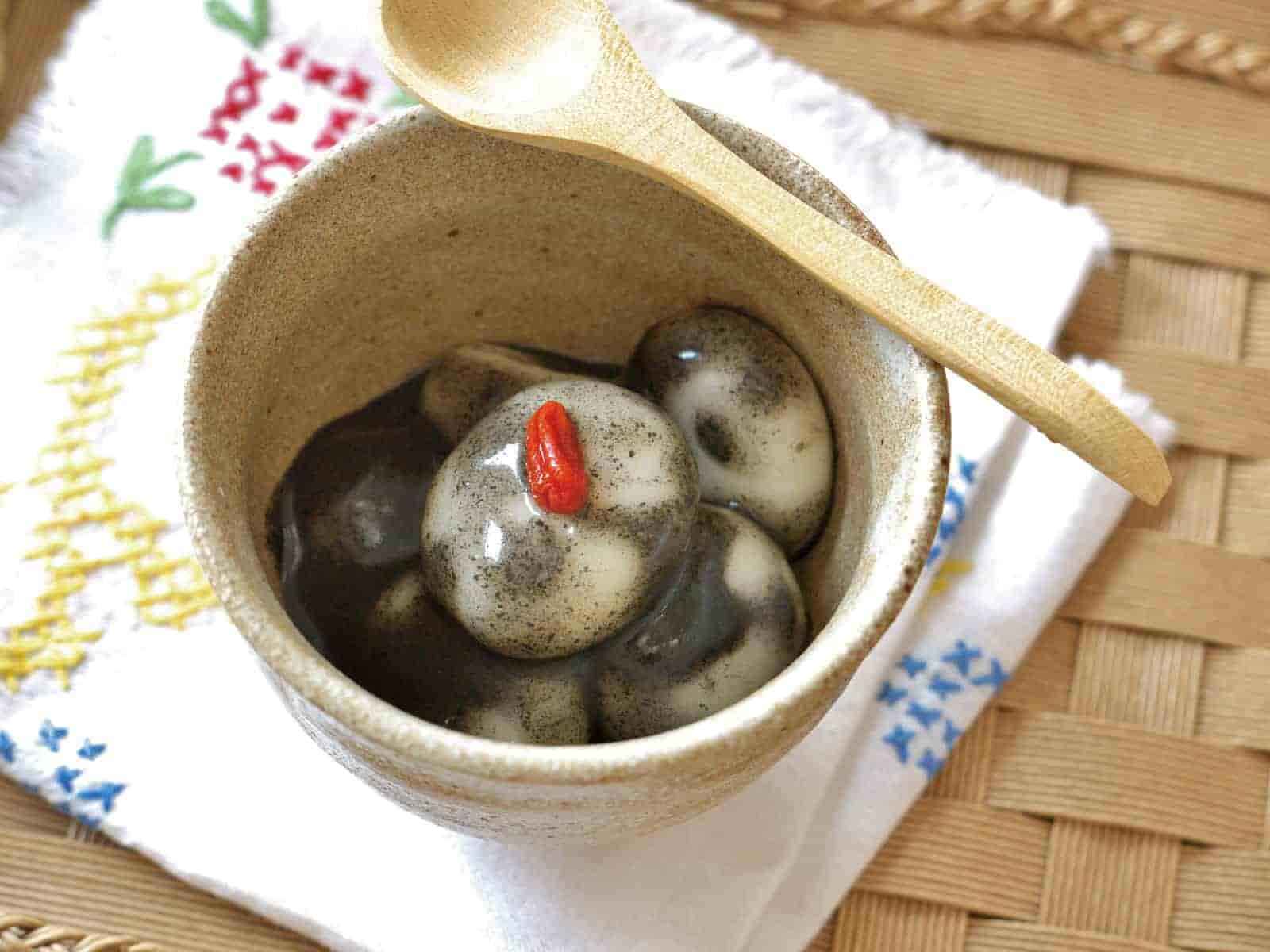 豆腐白玉の黒ごまクリーム